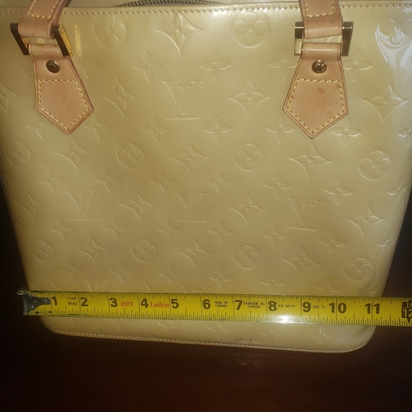 Louis Vuitton - Picture 13 of 16